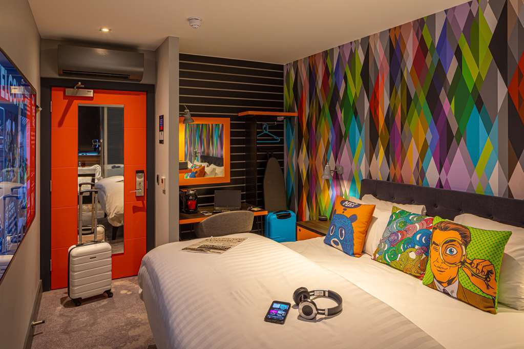 Village Hotel Basingstoke Room photo